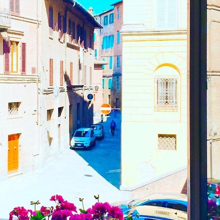 B&B Le Camere Di Livia Siena Exteriör bild