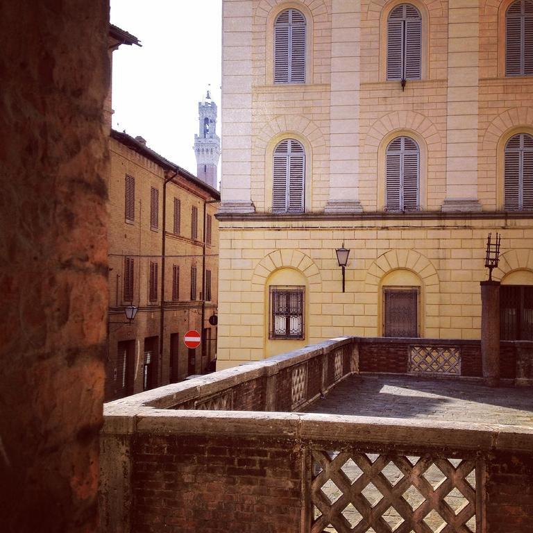 B&B Le Camere Di Livia Siena Exteriör bild